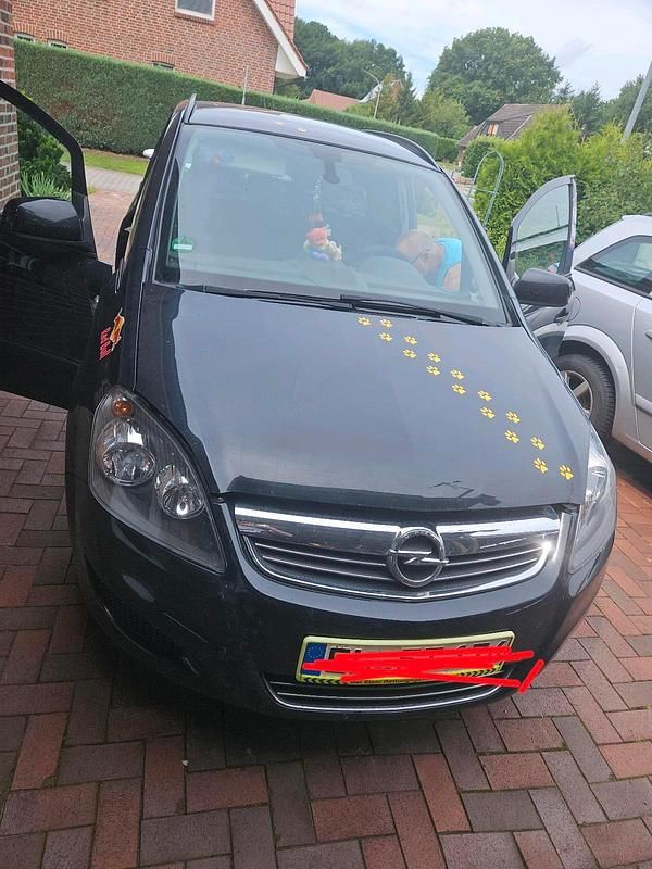 Schwarz Gebraucht 2014 Opel Zafira Van / Kleinbus | 3.800 € (Guter Preis) - Bild 1/4