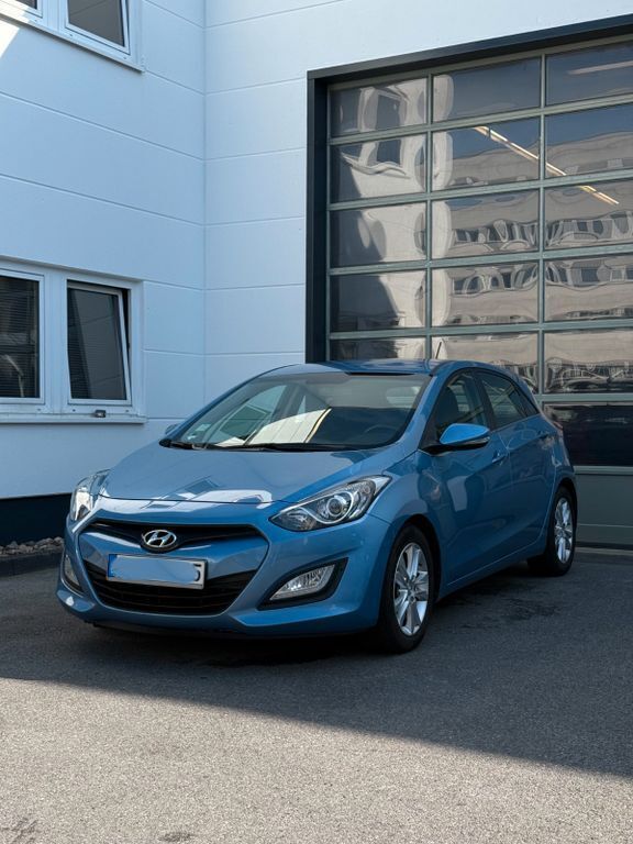 Blau Gebraucht 2014 Hyundai i30 Trend Kombi | 6.800 € (Fairer Preis) - Bild 1/4