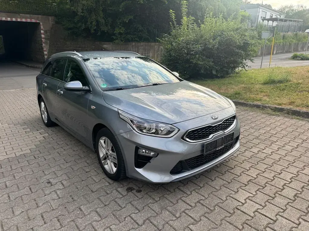 Gebraucht Kia Ceed 140 PS (102 kW) 2021 Silber Kleinwagen