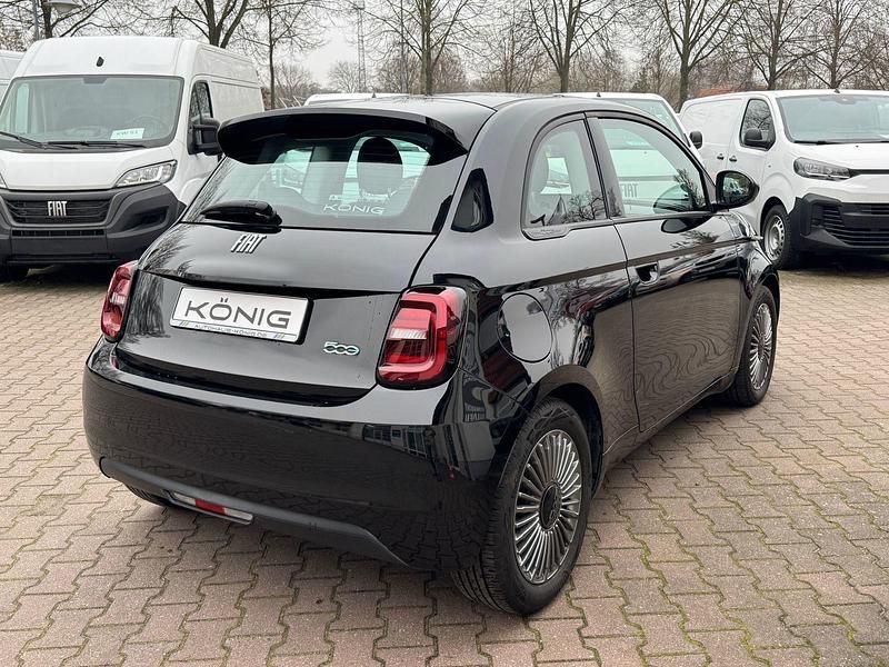 Gebraucht Fiat 500e Basis 86 kW (118 PS) 2023 Schwarz Kleinwagen