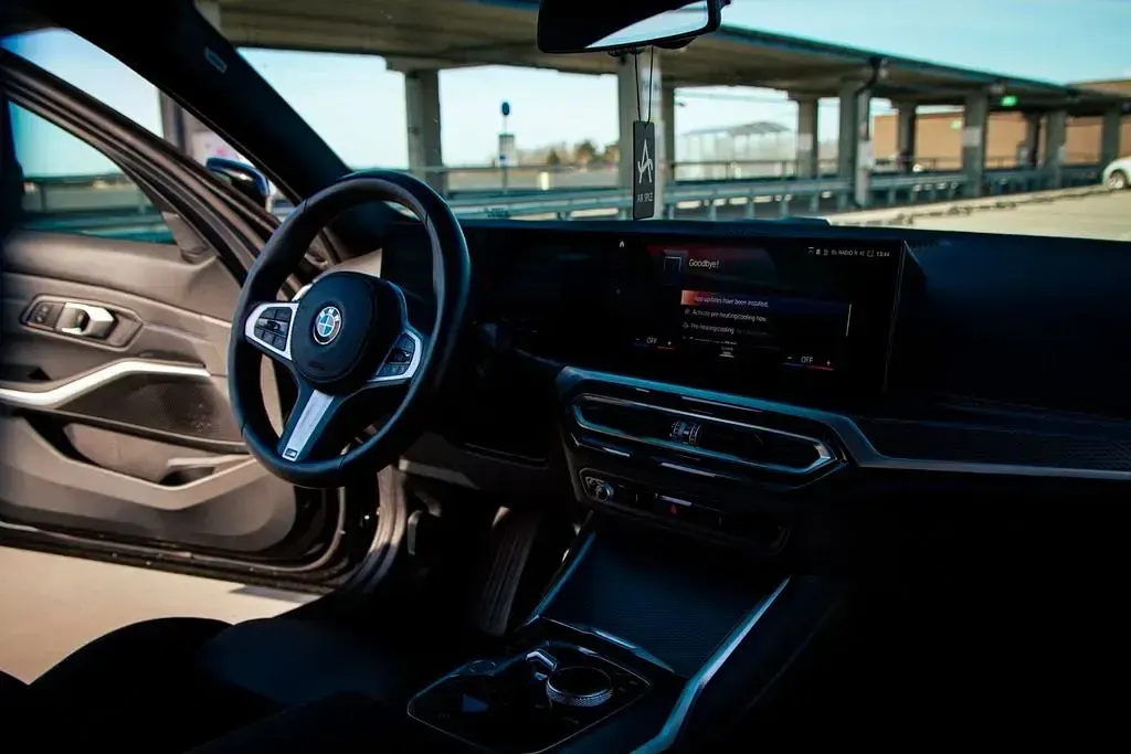 Gebraucht BMW 320 Performance 190 PS (139 kW) 2024 Schwarz Limousine