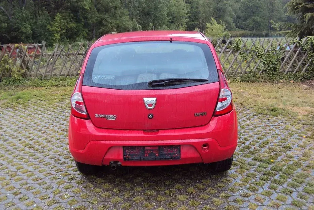 Gebraucht Dacia Sandero Basis 75 PS (55 kW) 2009 Rot Limousine