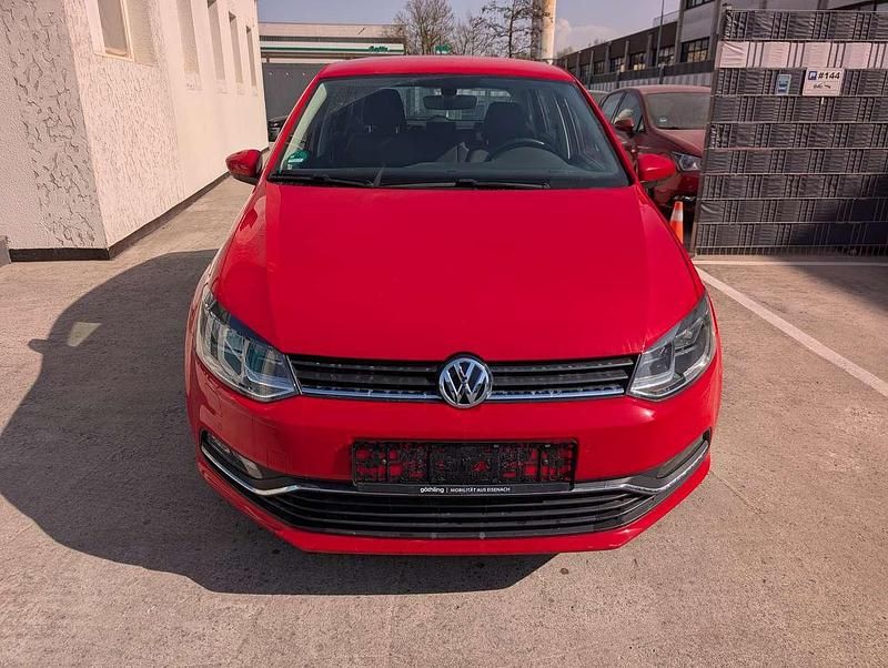 Gebraucht VW Polo 90 PS (66 kW) 2015 Rot Limousine