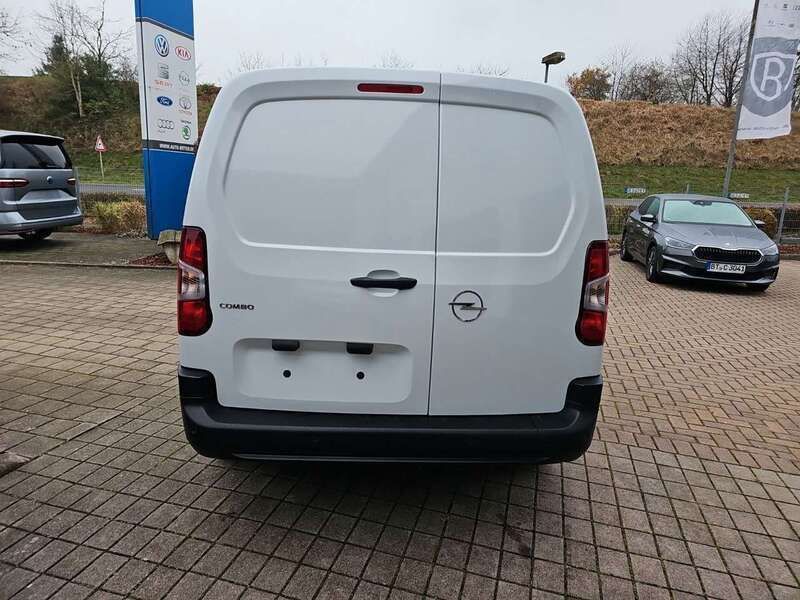 Gebraucht Opel Combo 131 PS (96 kW) 2024 Lackierung weiss icy/typ ausse Van / Kleinbus