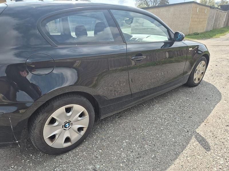 Second-hand BMW 116 122 CP (89 kW) 2008 Negru Hatchback