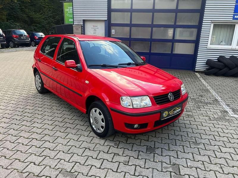 Rot Gebraucht 2001 VW Polo Highline Limousine | 2.700 € (Teuer) - Bild 1/4