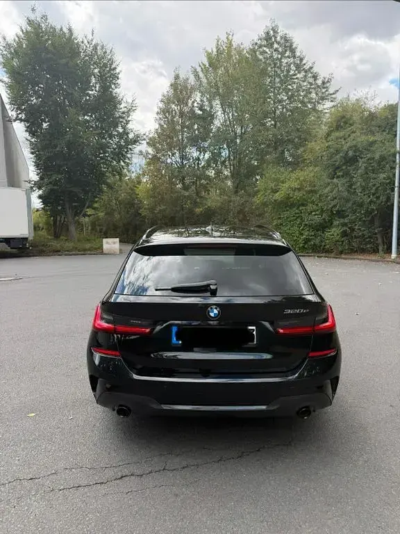 Gebraucht BMW 320e M Sport 204 PS (150 kW) 2021 Schwarz Kombi