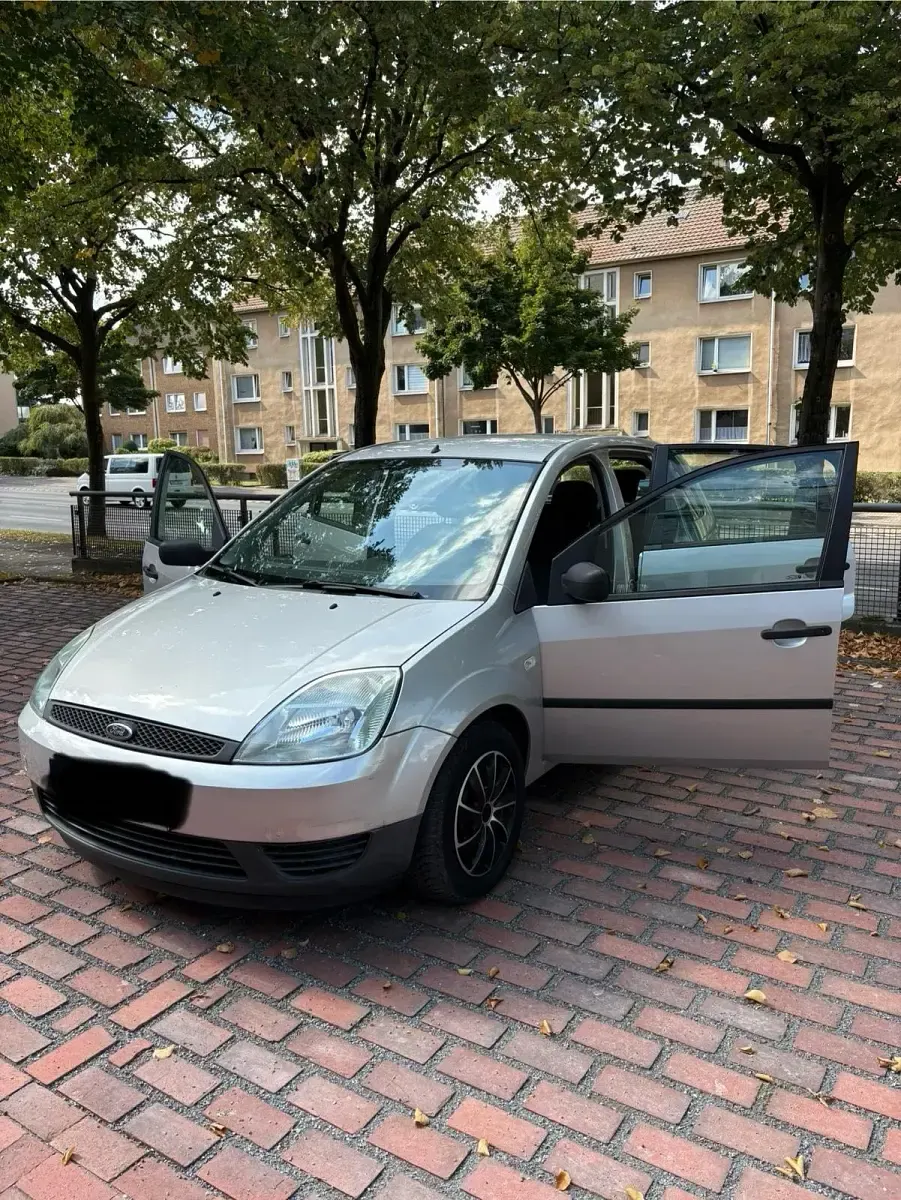 Gebraucht Ford Fiesta 80 PS (58 kW) 2005 Silber Kleinwagen