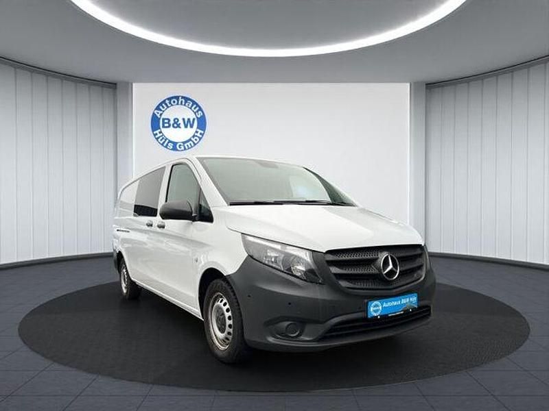 Arktikweiss Gebraucht 2021 Mercedes Vito Van / Kleinbus | 32.499 € (Etwas zu teuer) - Bild 1/4
