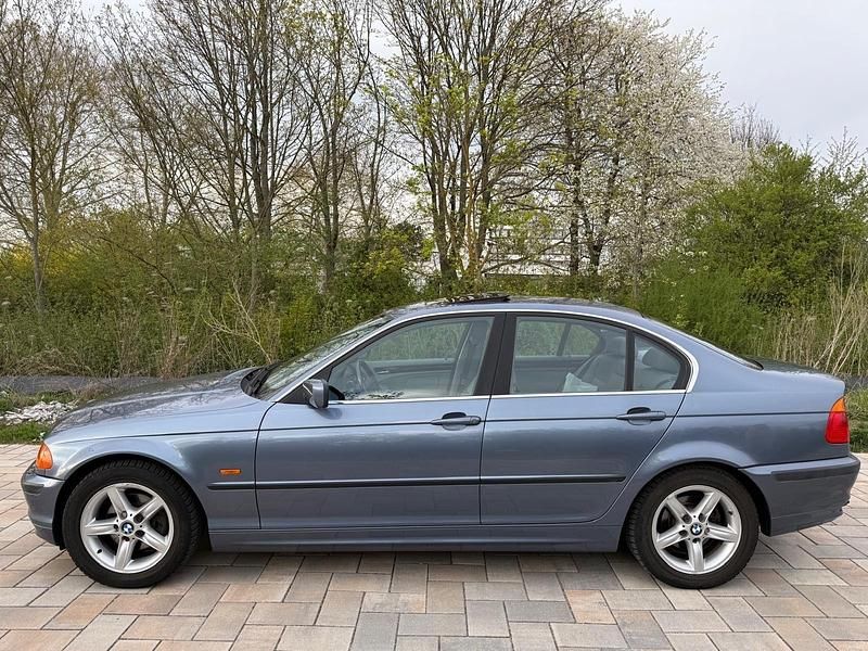 Usata BMW 323 170 CV (125 kW) 2000 Blu Berlina