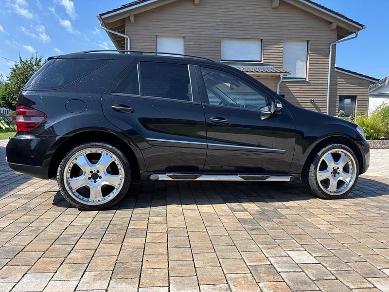 Gebraucht Mercedes ML500 388 PS (285 kW) 2007 Schwarz SUV