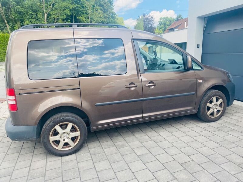 Braun Gebraucht 2011 VW Caddy Comfortline Van / Kleinbus | 8.700 € (Fairer Preis) - Bild 1/4