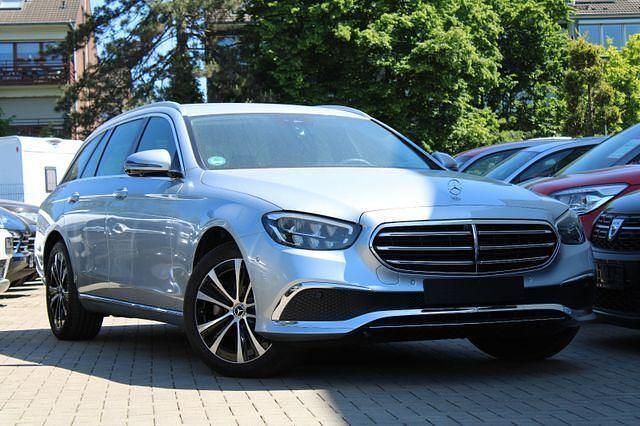 Hightechsilber Gebraucht 2022 Mercedes E200 Kombi | 39.999 € (Guter Preis) - Bild 1/4
