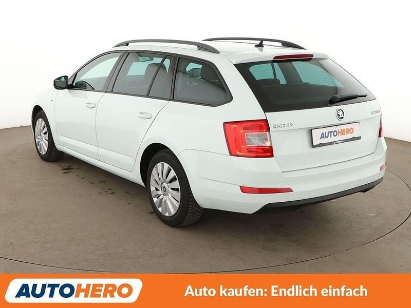 Gebraucht Skoda Octavia Joy 150 PS (110 kW) 2016 Weiß Kleinwagen