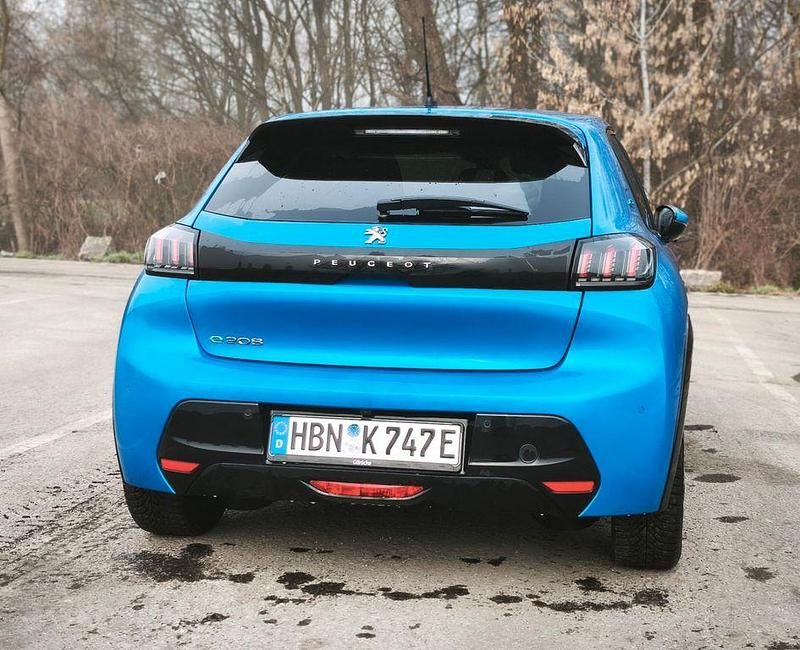Gebraucht Peugeot e-208 Allure 100 kW (136 PS) 2021 Blau Kleinwagen