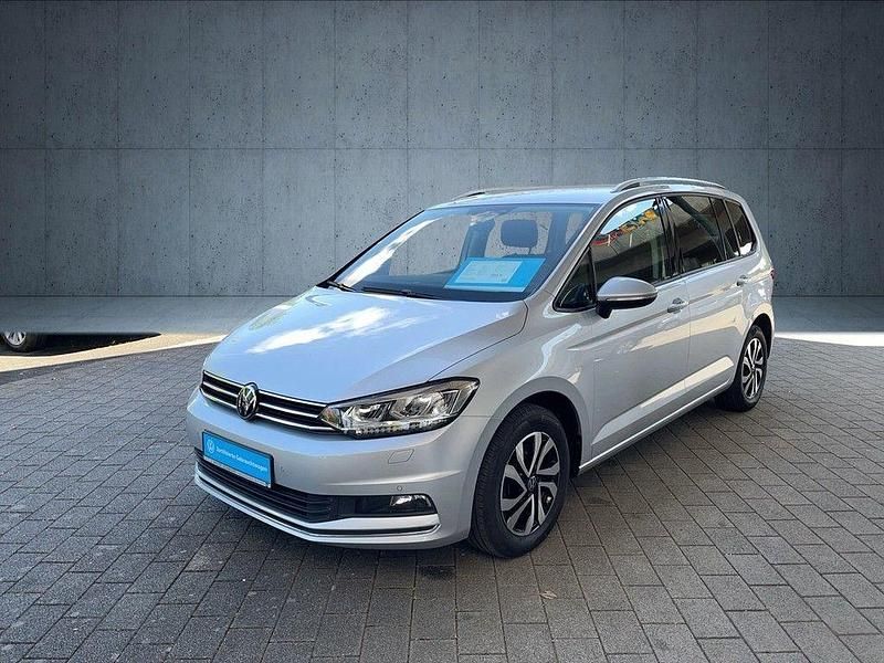 Gebraucht VW Touran Active 150 PS (110 kW) 2022 Reflexsilber metallic Van / Kleinbus