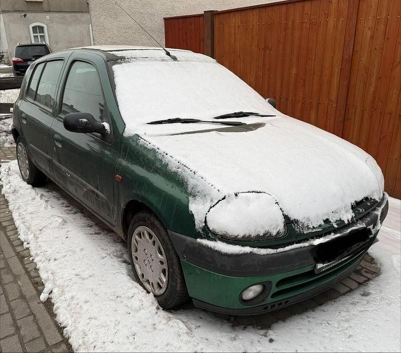 Grün Gebraucht 2000 Renault Clio II Limousine | 1.200 € (Fairer Preis) - Bild 1/4