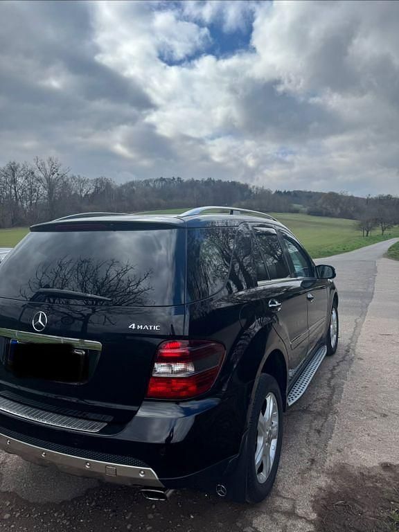 Gebraucht Mercedes ML280 190 PS (139 kW) 2008 Schwarz SUV