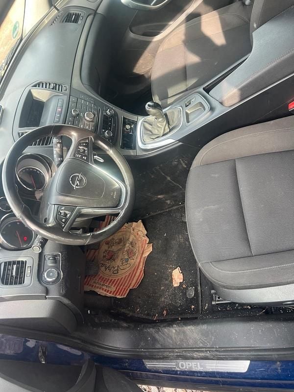 Gebraucht Opel Insignia 130 PS (95 kW) 2012 Blau Kombi