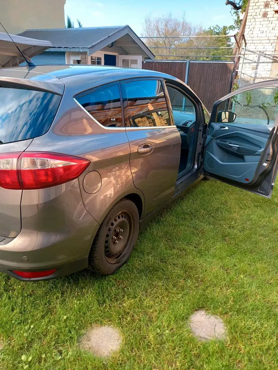 Używany Ford C-MAX 85 KM (62 kW) 2012 Andere farben Minivan
