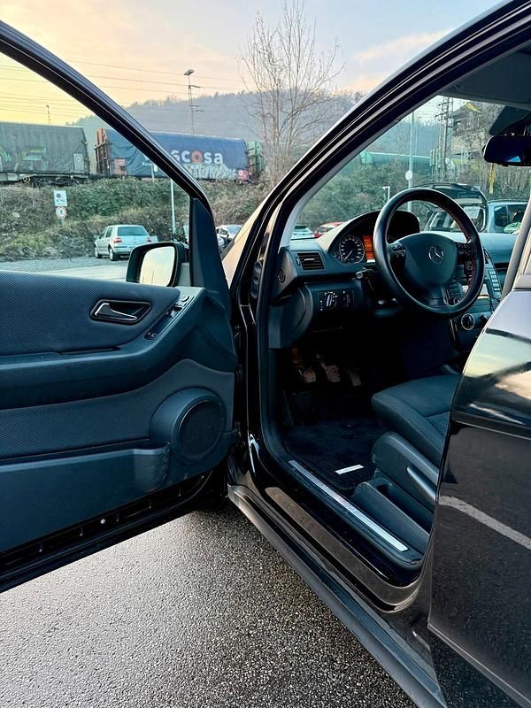 Gebraucht Mercedes A160 95 PS (69 kW) 2010 Schwarz Kleinwagen