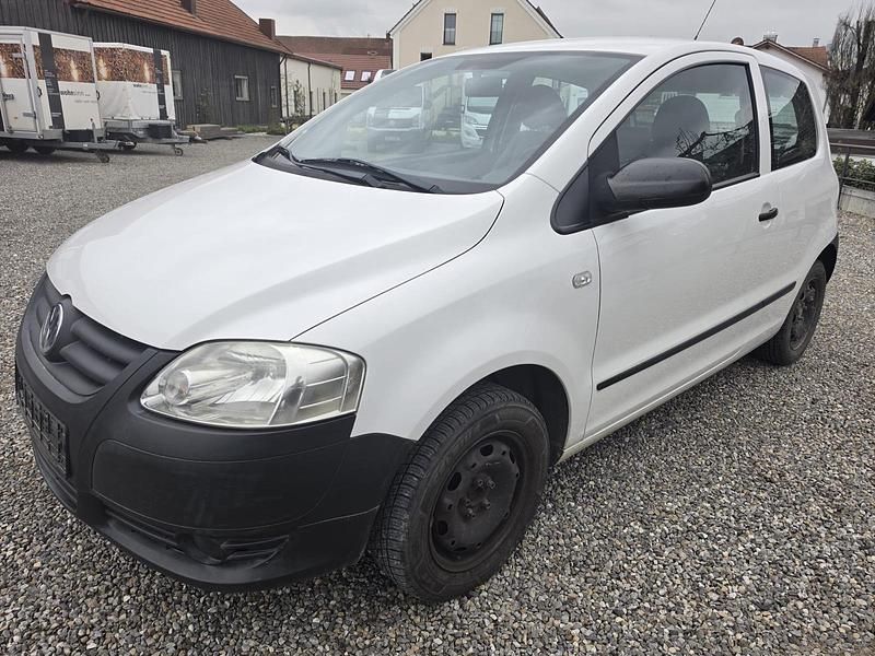 Gebraucht VW Fox 54 PS (39 kW) 2010 Weiß Kleinwagen