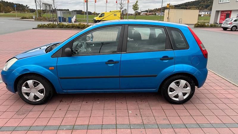 Gebraucht Ford Fiesta 70 PS (51 kW) 2005 Blau Kleinwagen