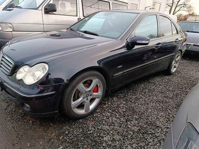 Schwarz Gebraucht 2006 Mercedes 320 Limousine | 3.650 € - Bild 1/4