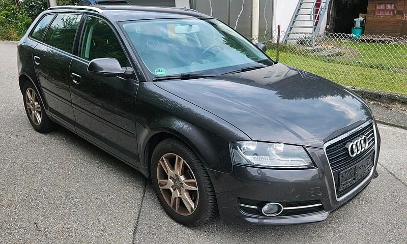 Gebraucht Audi A3 Attraction 105 PS (77 kW) 2012 Grau Kleinwagen