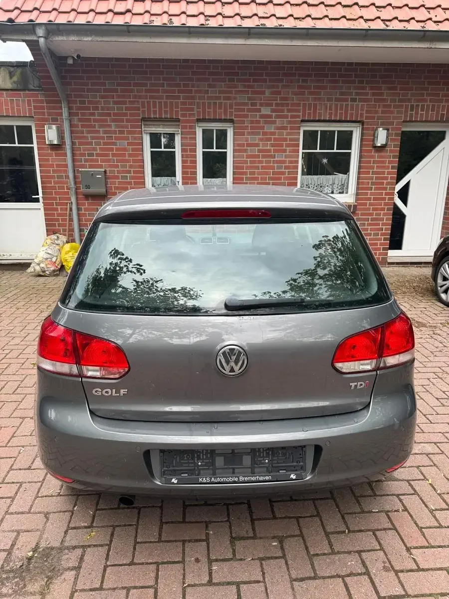 Gebraucht VW Golf VI 105 PS (77 kW) 2011 Grau Kleinwagen