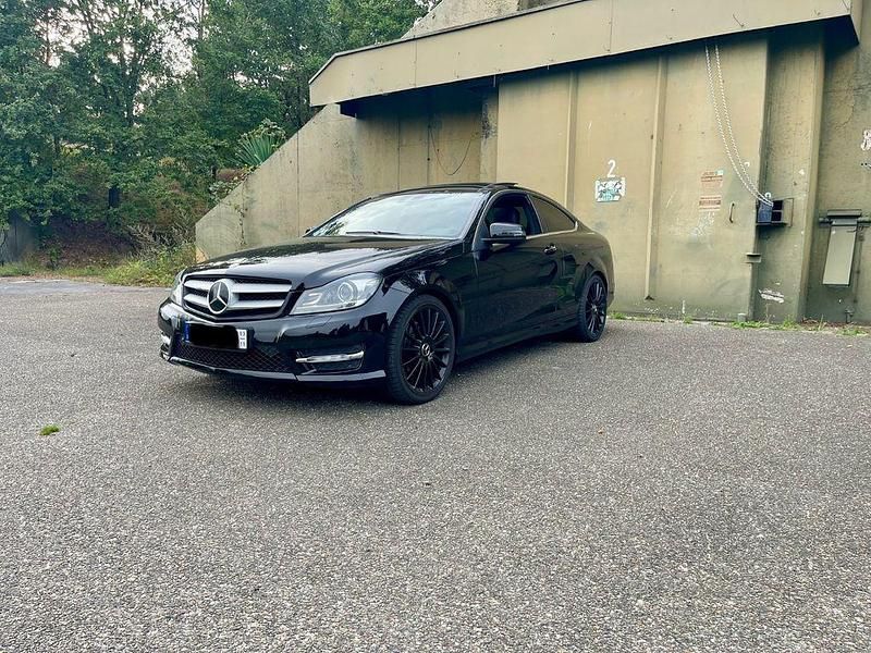 Schwarz Gebraucht 2012 Mercedes C350 AMG Coupé | 21.999 € (Teuer) - Bild 1/4