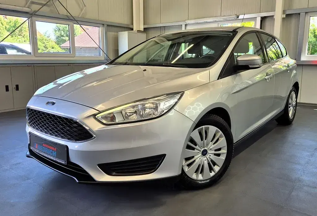 Gebraucht Ford Focus Trend 125 PS (91 kW) 2016 Silber Limousine