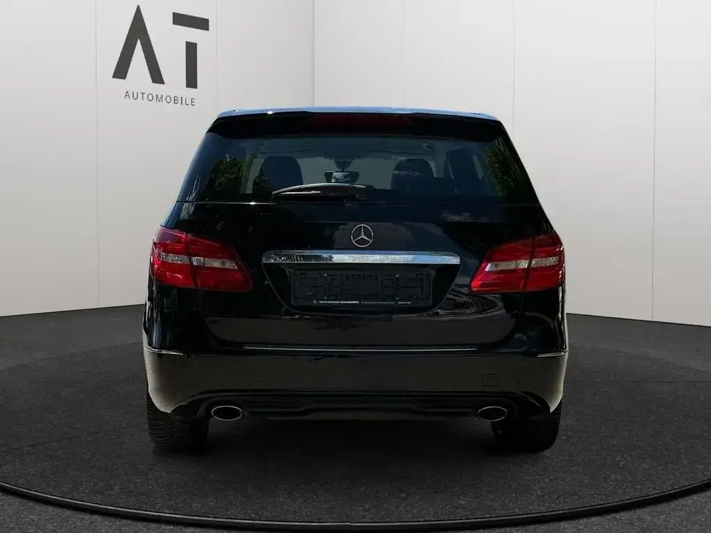 Gebraucht Mercedes B200 156 PS (114 kW) 2014 Schwarz Kleinwagen