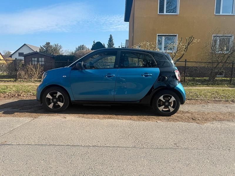 Gebraucht Smart ForFour Electric Drive 60 kW (82 PS) 2020 Blau Kleinwagen