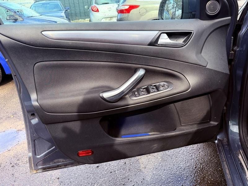 Gebraucht Ford Mondeo Titanium 163 PS (119 kW) 2012 Grau Kombi