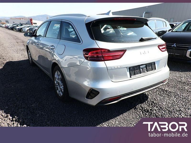 Gebraucht Kia Ceed Vision 120 PS (88 kW) 2024 Silber metallic Kleinwagen
