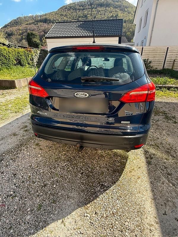 Gebraucht Ford Focus Titanium 125 PS (91 kW) 2015 Blau Kombi