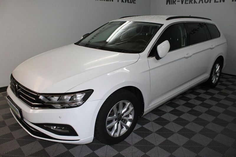 Weiß Gebraucht 2021 VW Passat Business Kombi | 21.600 € (Guter Preis) - Bild 1/4
