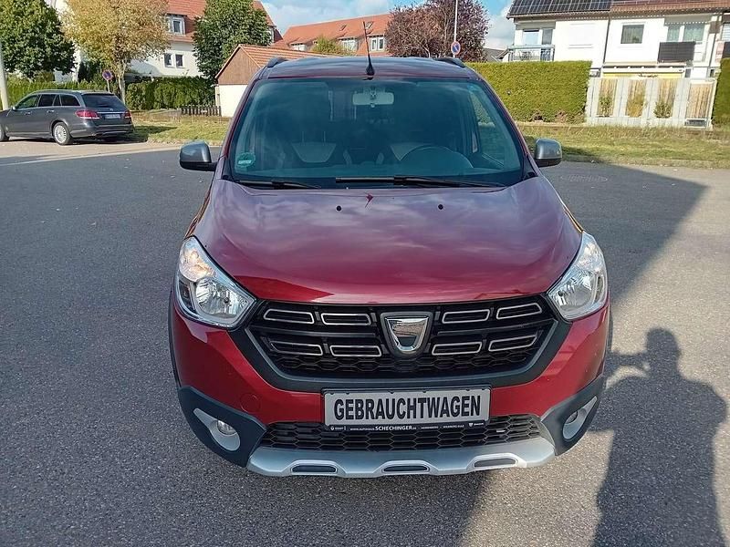 Gebraucht Dacia Lodgy Stepway 116 PS (85 kW) 2019 Rot Van / Kleinbus