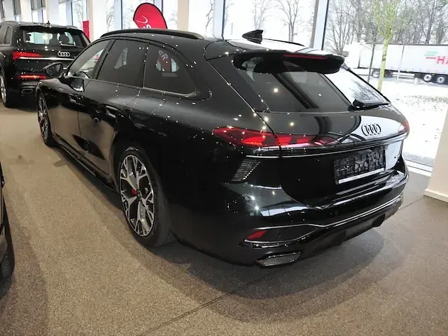 Gebraucht Audi A6 S-Line 367 PS (269 kW) 2026 Mitternachtsgrün metallic Kombi