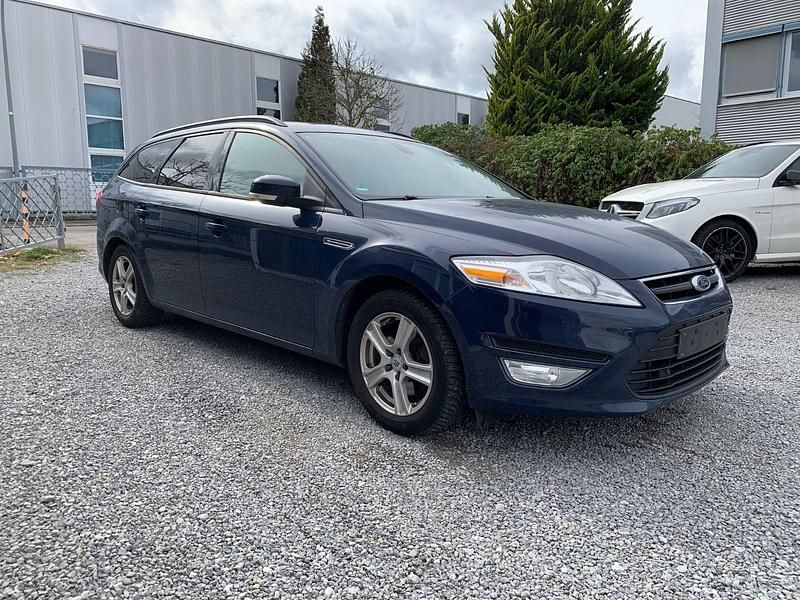Gebraucht Ford Mondeo Trend 116 PS (85 kW) 2013 Blau Kombi