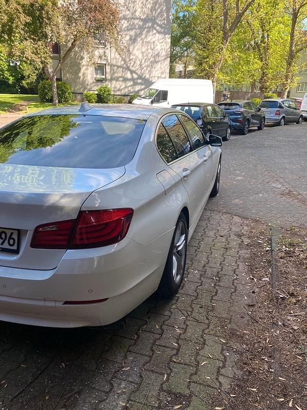 Gebraucht BMW 530 M Sport 258 PS (189 kW) 2011 Weiß Limousine