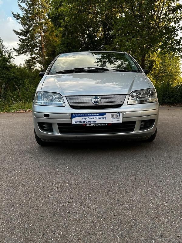Gebraucht Fiat Idea 100 PS (73 kW) 2003 Silber Van / Kleinbus