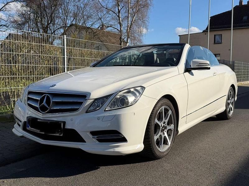 Gebraucht Mercedes E200 AMG 184 PS (135 kW) 2013 Weiß Cabrio
