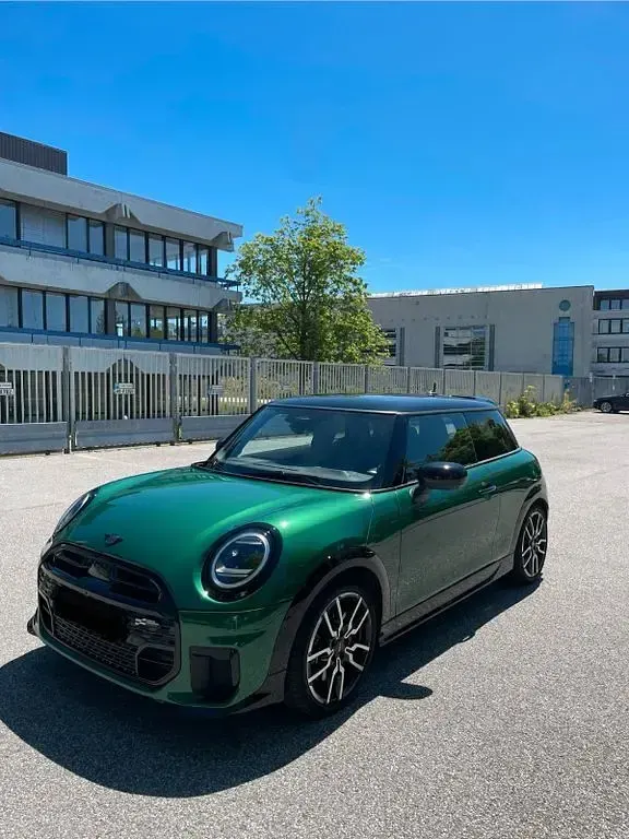 Używany Mini John Cooper Works 204 KM (150 kW) 2024 Zielony Hatchback