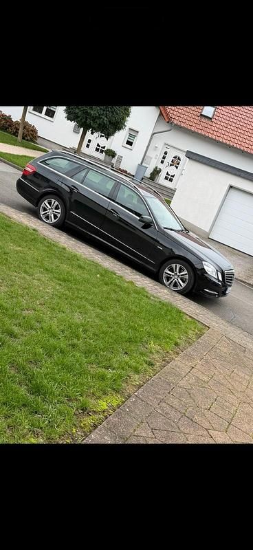 Schwarz Gebraucht 2011 Mercedes E350 Kombi | 6.800 € (Superpreis) - Bild 1/4