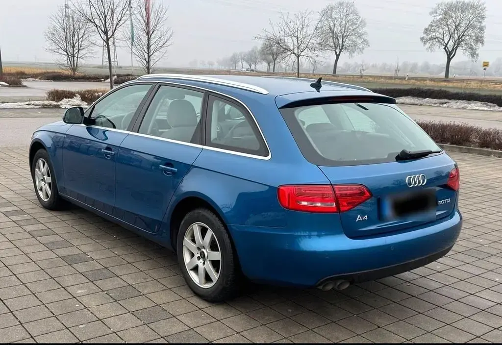 Gebraucht Audi A4 Ambition 143 PS (105 kW) 2010 Blau Kombi