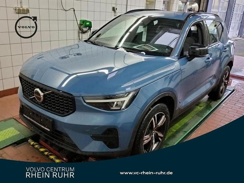 Blau Gebraucht 2023 Volvo XC40 Plus SUV | 31.850 € (Superpreis) - Bild 1/2