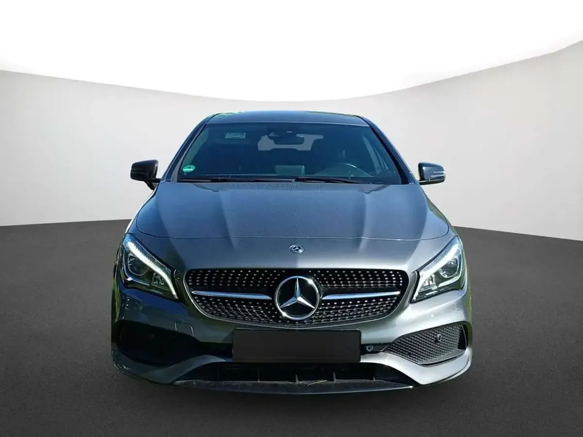 Gebraucht Mercedes CLA200 AMG line 156 PS (114 kW) 2018 Mountaingrau met. Coupé
