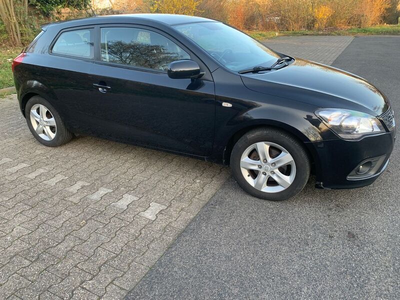 Schwarz Gebraucht 2013 Kia ProCeed Edition 7 Kleinwagen | 3.700 € (Fairer Preis) - Bild 1/4